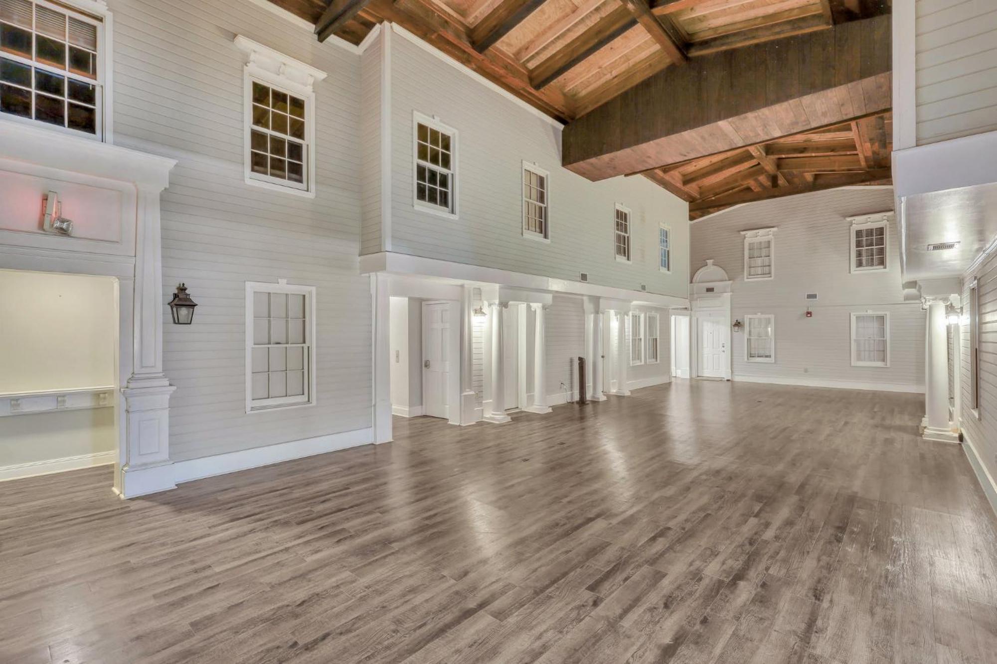 Penthouse Loft- Balcony Over Downtown Statesboro Apartment Exterior photo