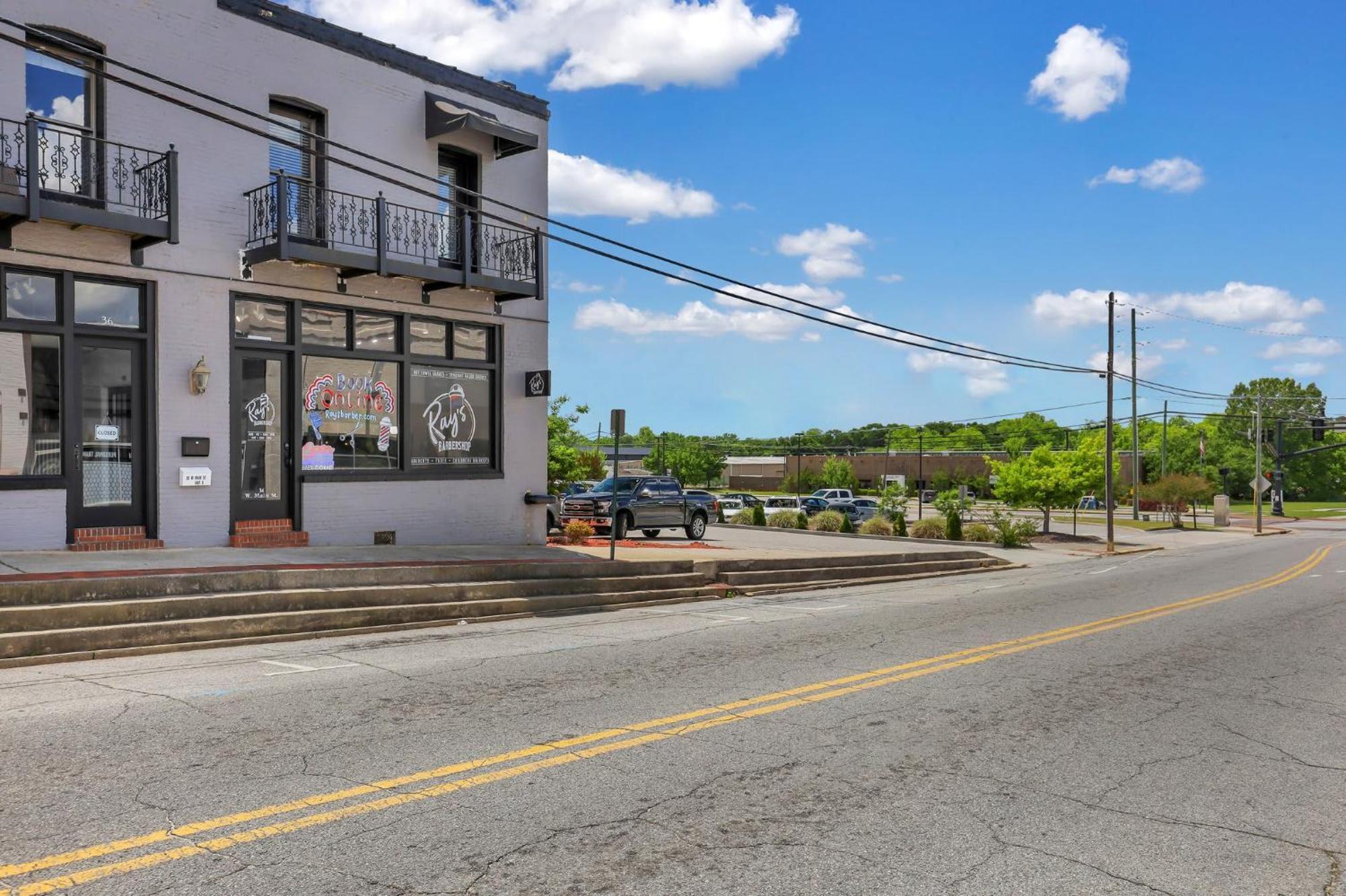 Penthouse Loft- Balcony Over Downtown Statesboro Apartment Exterior photo