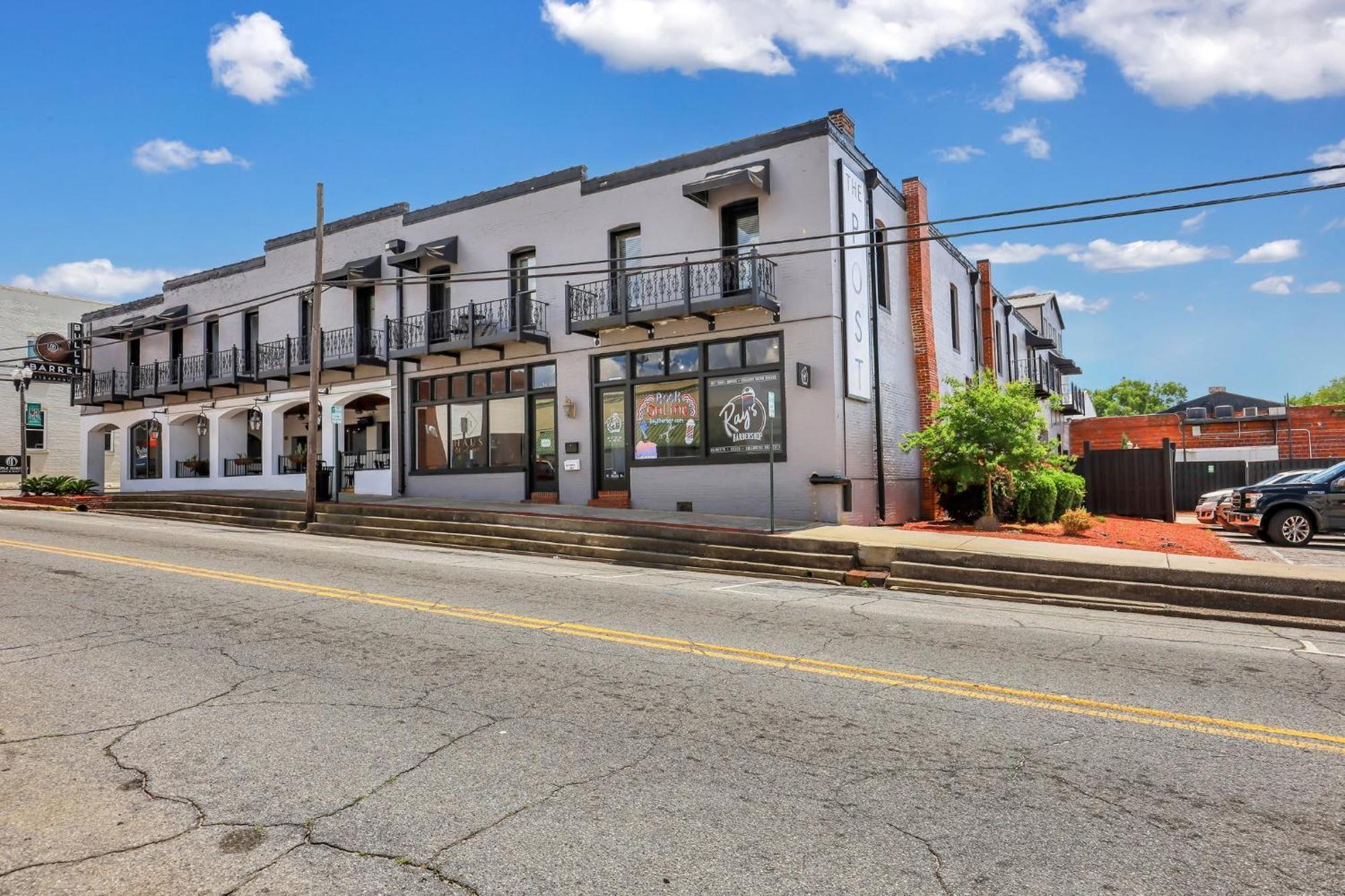 Penthouse Loft- Balcony Over Downtown Statesboro Apartment Exterior photo