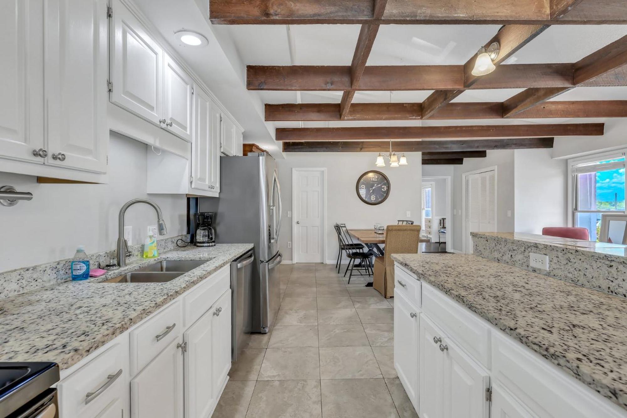 Penthouse Loft- Balcony Over Downtown Statesboro Apartment Exterior photo